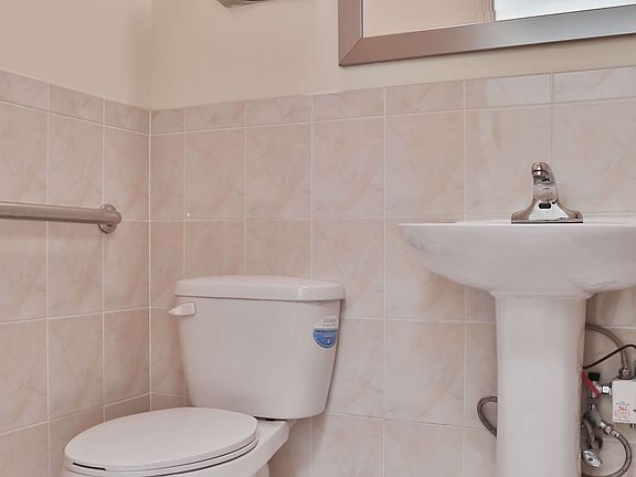5th image of 67 Hudson St APT 1A