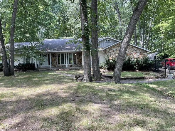 13340 Bunton Rd, Willis, MI 48191