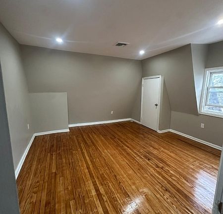 3rd image of 467-469 Summer Ave