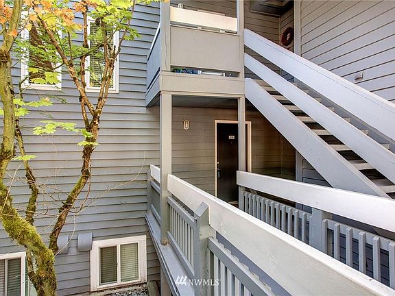 2nd image of 9470 Redmond Woodinville Rd NE APT C219