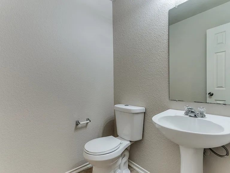 1145 Maplewood Ln — Photo 11