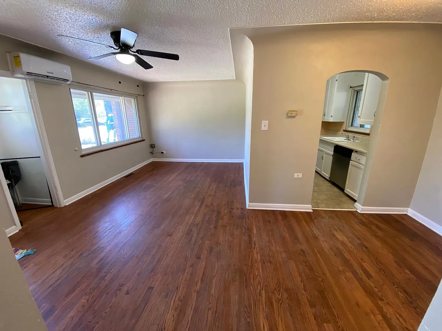 3 bed, 1031 sqft, $2,200 — Photo 2
