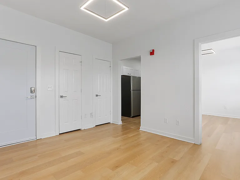 Oasis on Linwood — Photo 10