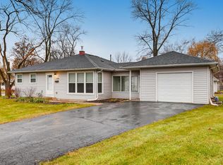 2704 Sigwalt St, Rolling Meadows, IL 60008