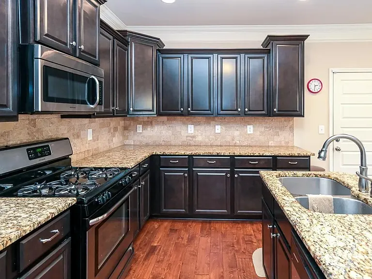 7102 Sutter Ct — Photo 17