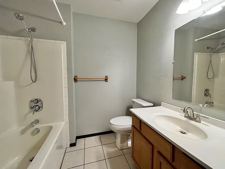 905 E Spence St — Photo 18