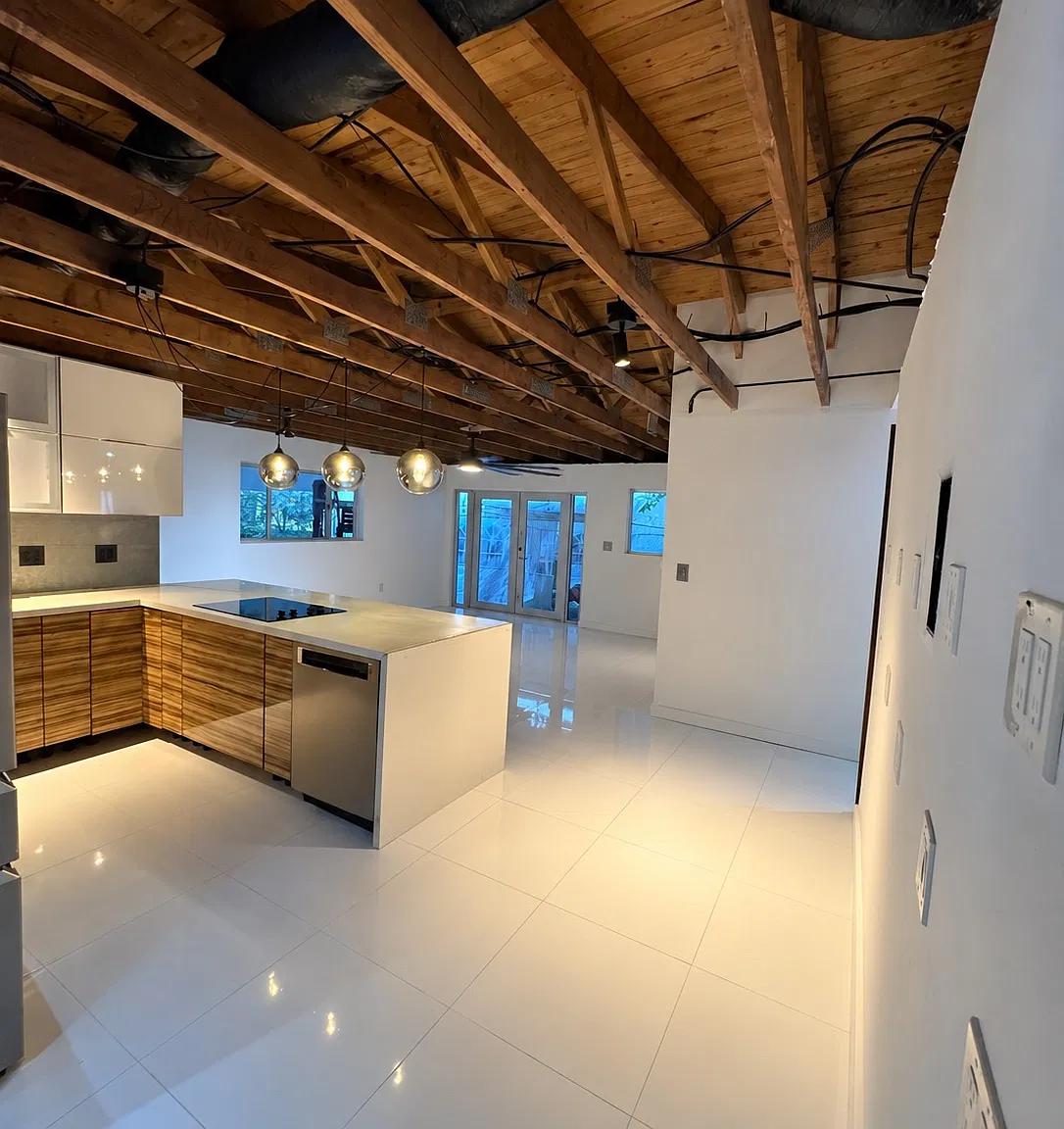 3 bed, 1300 sqft, $4,600 — Photo 2