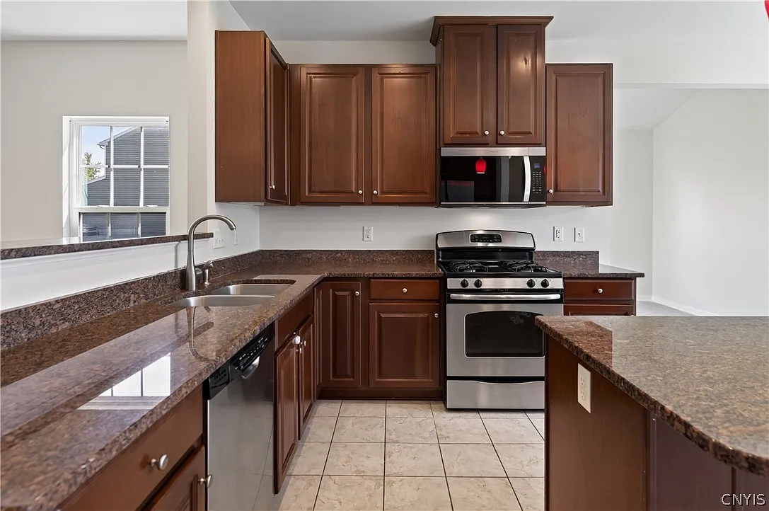 3 bed, 2.5 bath, 2688 sqft, $3,000 — Photo 3