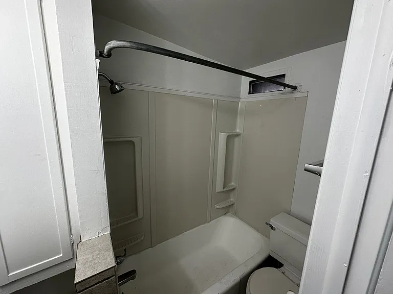 172 W Maple Ave #2 — Photo 21