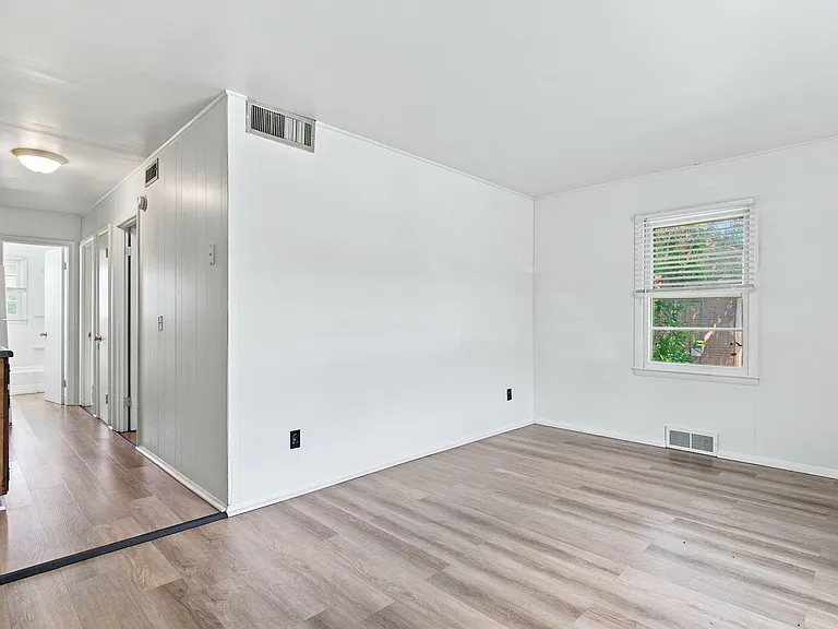 1300 Lola Ave — Photo 9