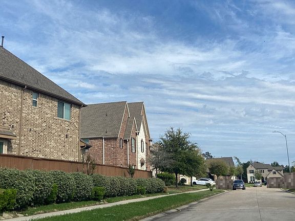 3rd image of 17109 Spirit Lake Ln