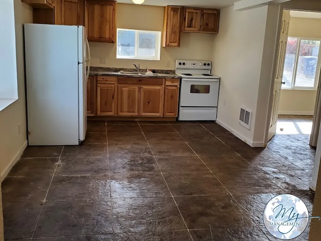2 bed, 1.0 bath, 820 sqft, $1,225 — Photo 2