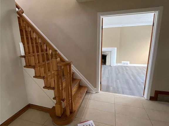 3rd image of 204 York Mills Rd