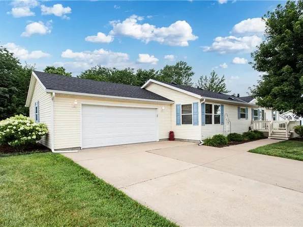 844 N White Oaks Ln, Oak Grove, MO 64075