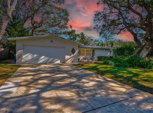 1320 Park View Ln, Largo, FL 33770