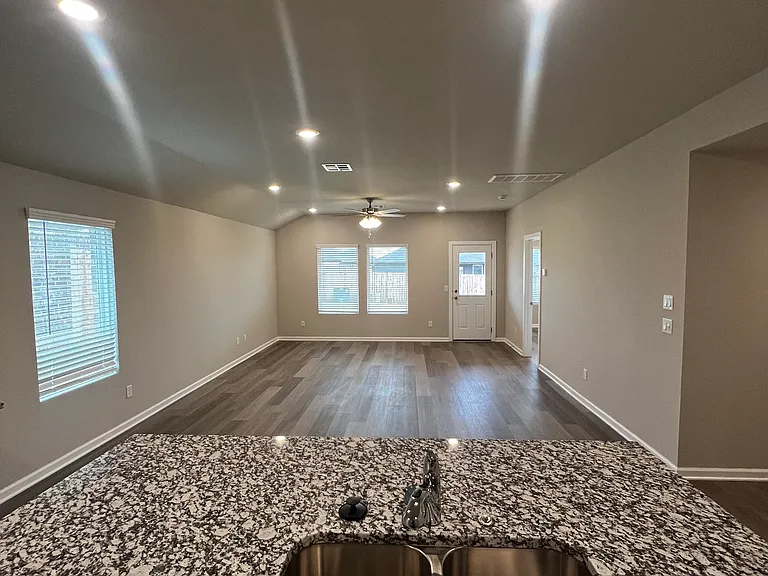 SW 41st Pl — Photo 3