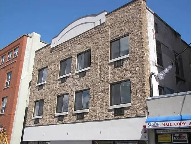 10-Bedroom Apartment in Central Collegetown — Photo 1