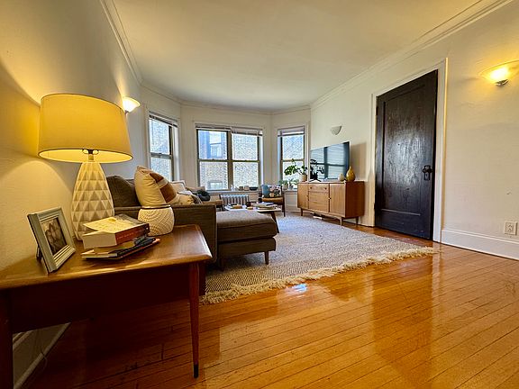 2nd image of 1448 W Winnemac Ave APT 1B