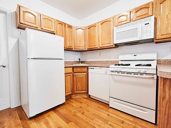 3rd image of 179 Nassau Ave #2A
