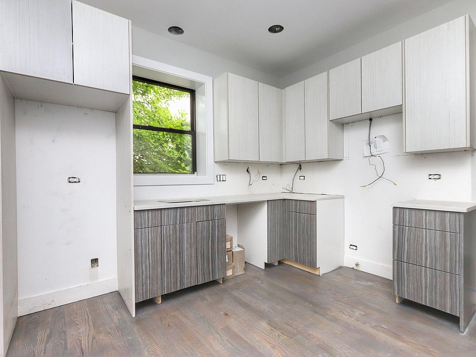 2nd image of 2626 N Rockwell St #2nd