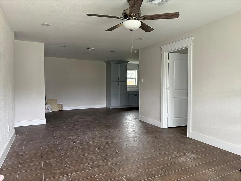 5924 Honeysuckle Dr — Photo 5