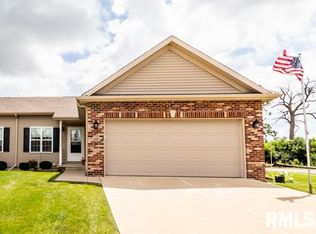 1422 Calvin Dr, Washington, IL 61571