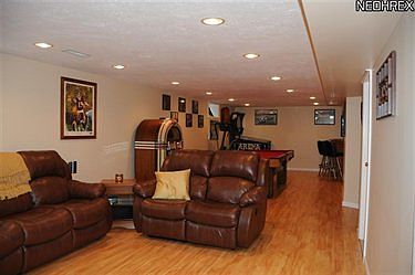 4th image of 5555 Saxon Dr