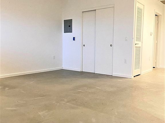 3rd image of 3805 Ingraham St #308