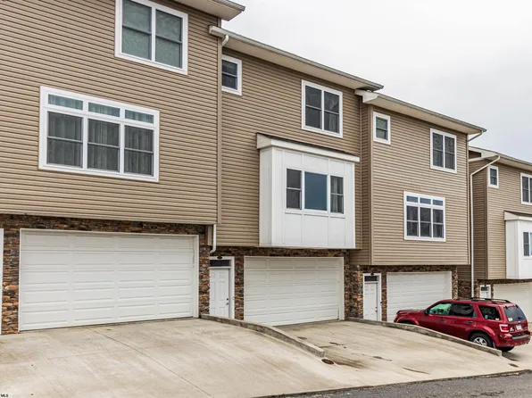205 Pasture Ln, Morgantown, WV 26508