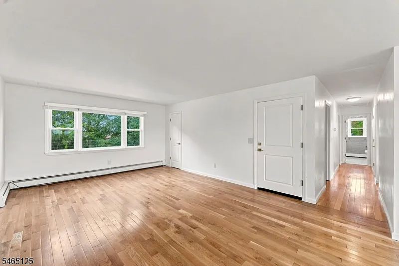 3 bed, 1.0 bath, $2,800 — Photo 3