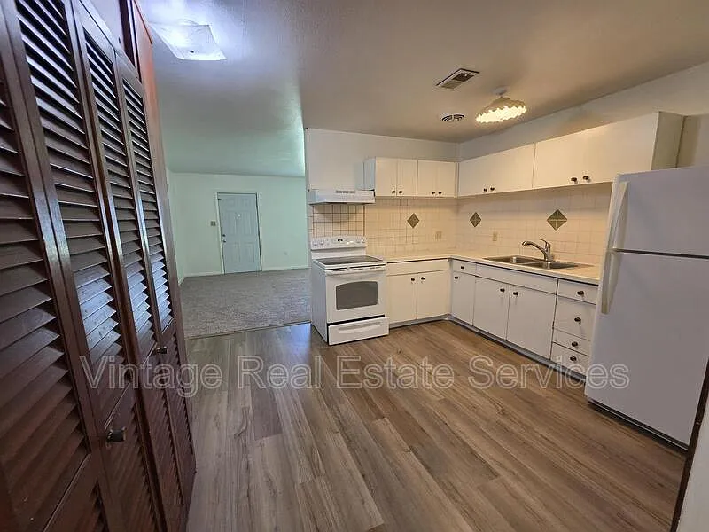 3 bed, 2.0 bath, 1476 sqft, $1,995 — Photo 4
