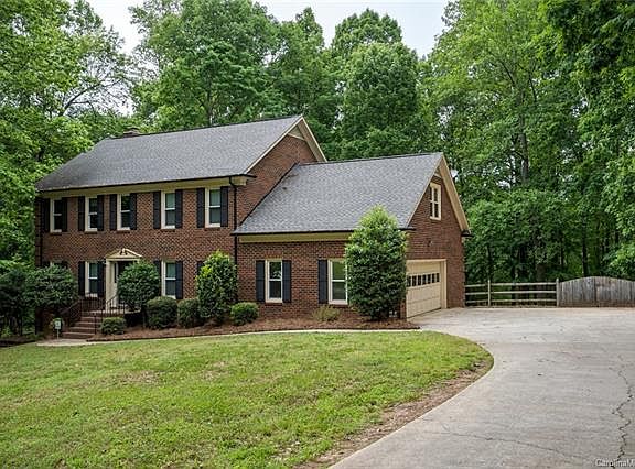 2nd image of 8150 Shannon Woods Ln