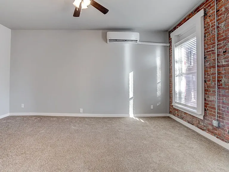 322 S Park St — Photo 11