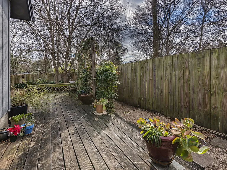 8309 Horton Trl — Photo 14