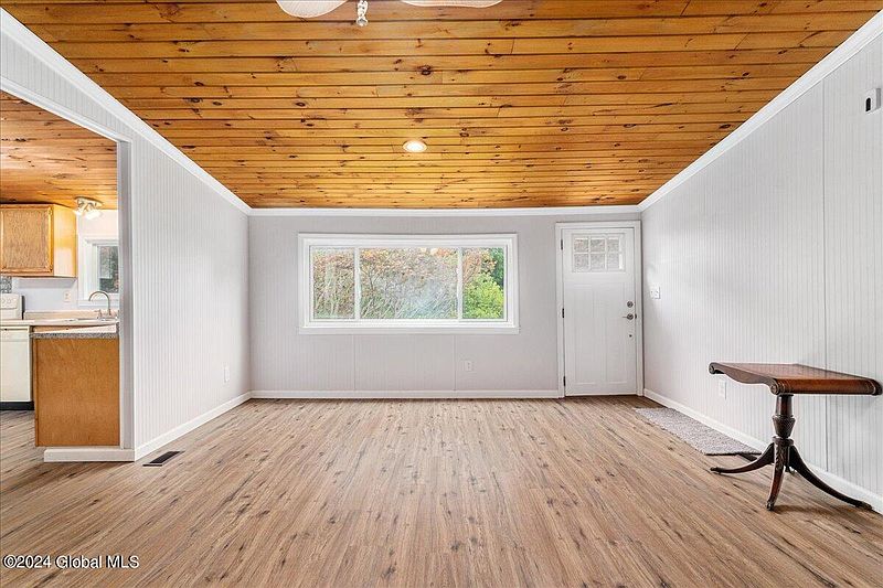 3rd image of 81 Gronczniak Road