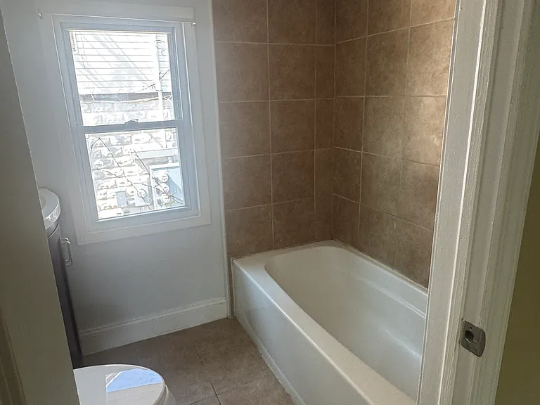 83 Parkwood Ave #4 — Photo 6