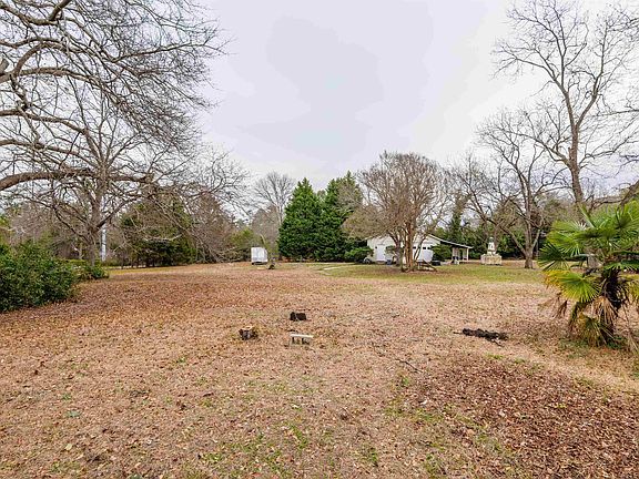 5th image of 122 Old Chapin Rd