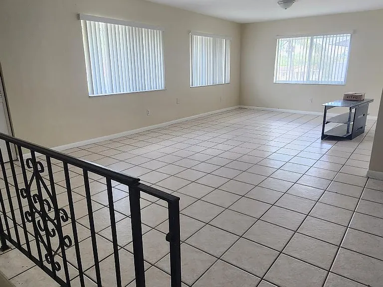 8852 SW 95th Ave — Photo 5
