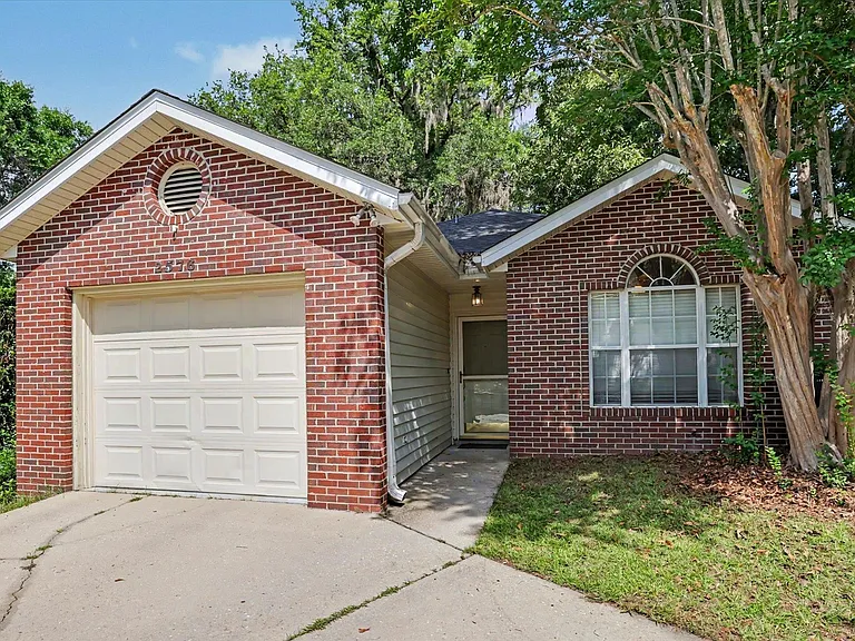 2576 Yarmouth Ln — Photo 4