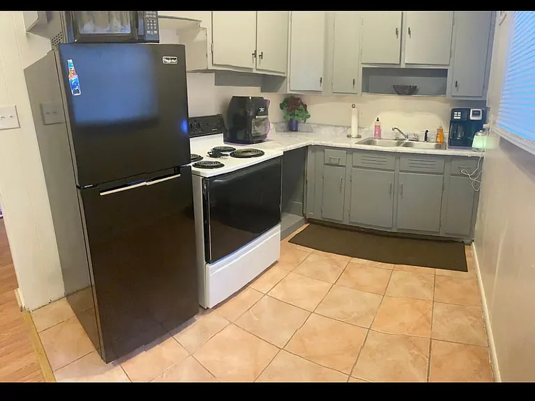 803 Woodland Dr — Photo 3