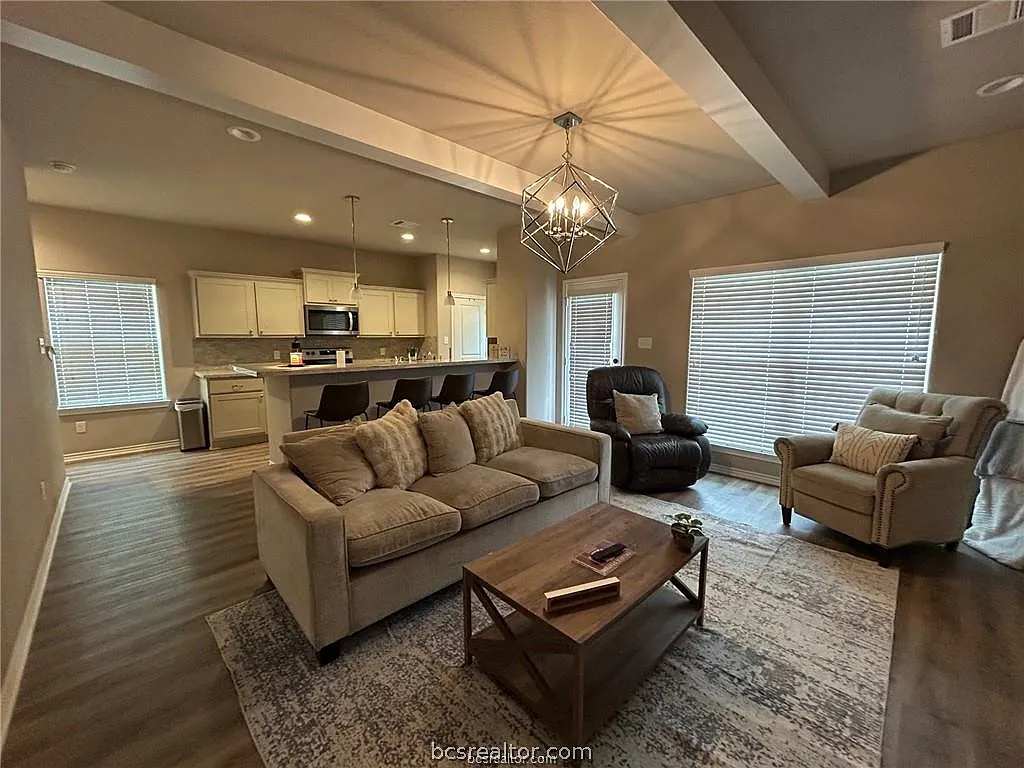 1 bed, 1722 sqft, $575 — Photo 2