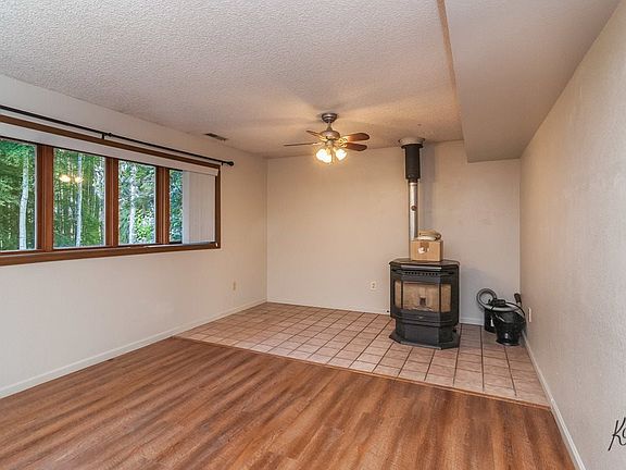5th image of 407 Hillside Dr