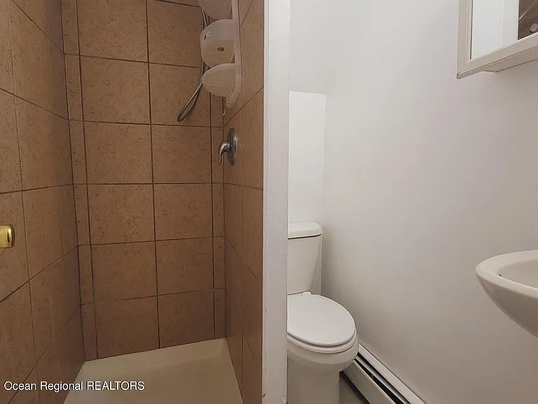 218 Porter Ave #B — Photo 15