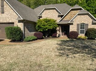 327 Copper Creek Dr, Jackson, TN 38305