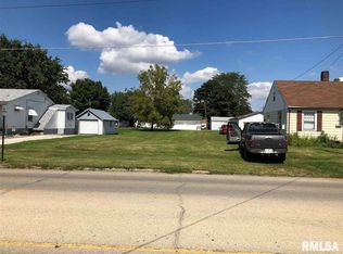 933 E Chestnut St, Canton, IL 61520