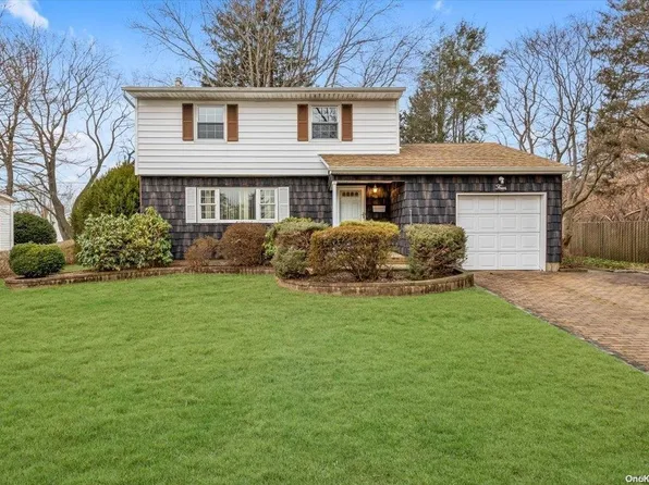 4 Mohawk Lane, Commack, NY 11725