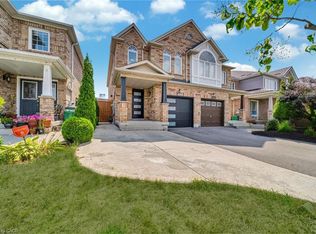562 Orange Walk Cres, Mississauga, ON L5R0A3