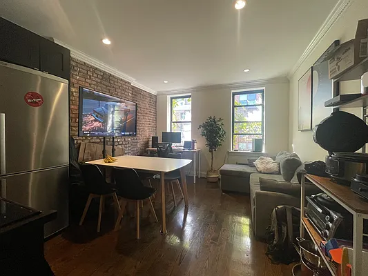 Rented by Compass | media 9