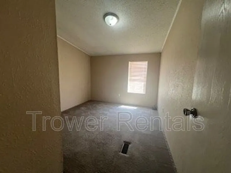 5153 N Moss Ave — Photo 15