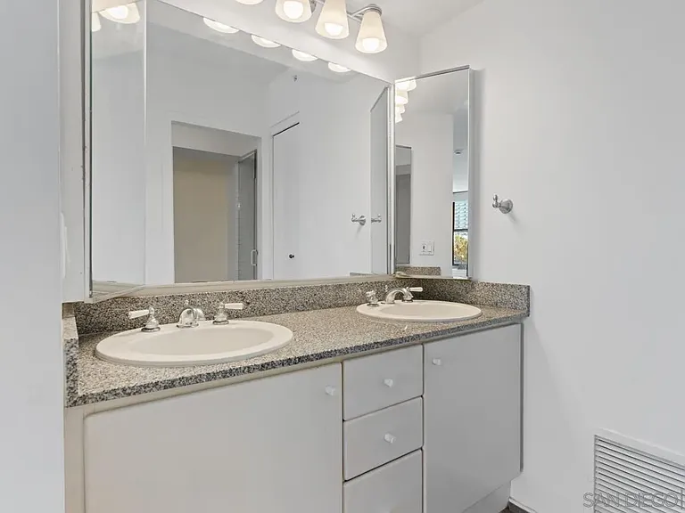 500 W Harbor Dr #504 — Photo 26